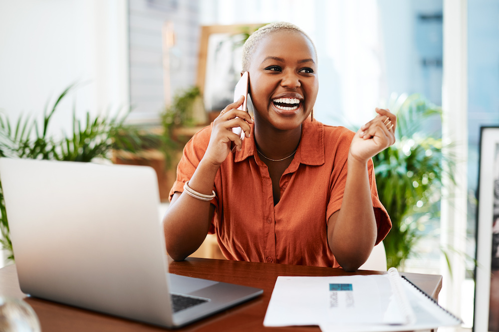 entrepreneur-woman-phone-call-huskimarketing.com